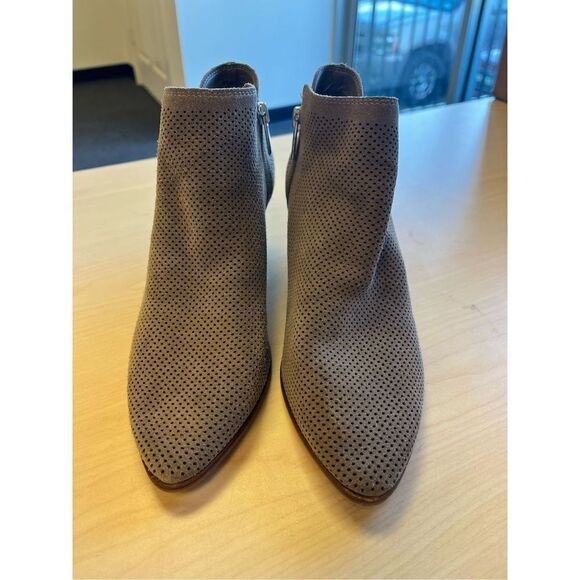 Vince Camuto Nethera Gray Perforated Suede Side Side Zipper Booties sz 7.5 EUC - Picture 2 of 6